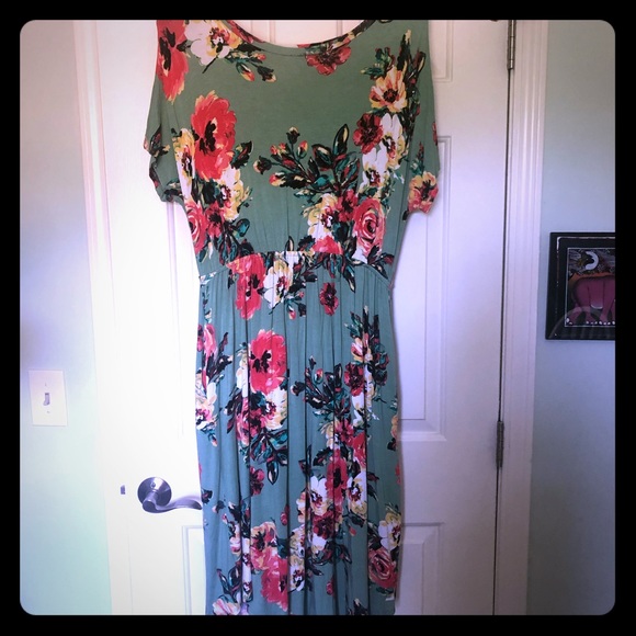 Flowery dress, size 2XL. Dress up or down! - Picture 2 of 7